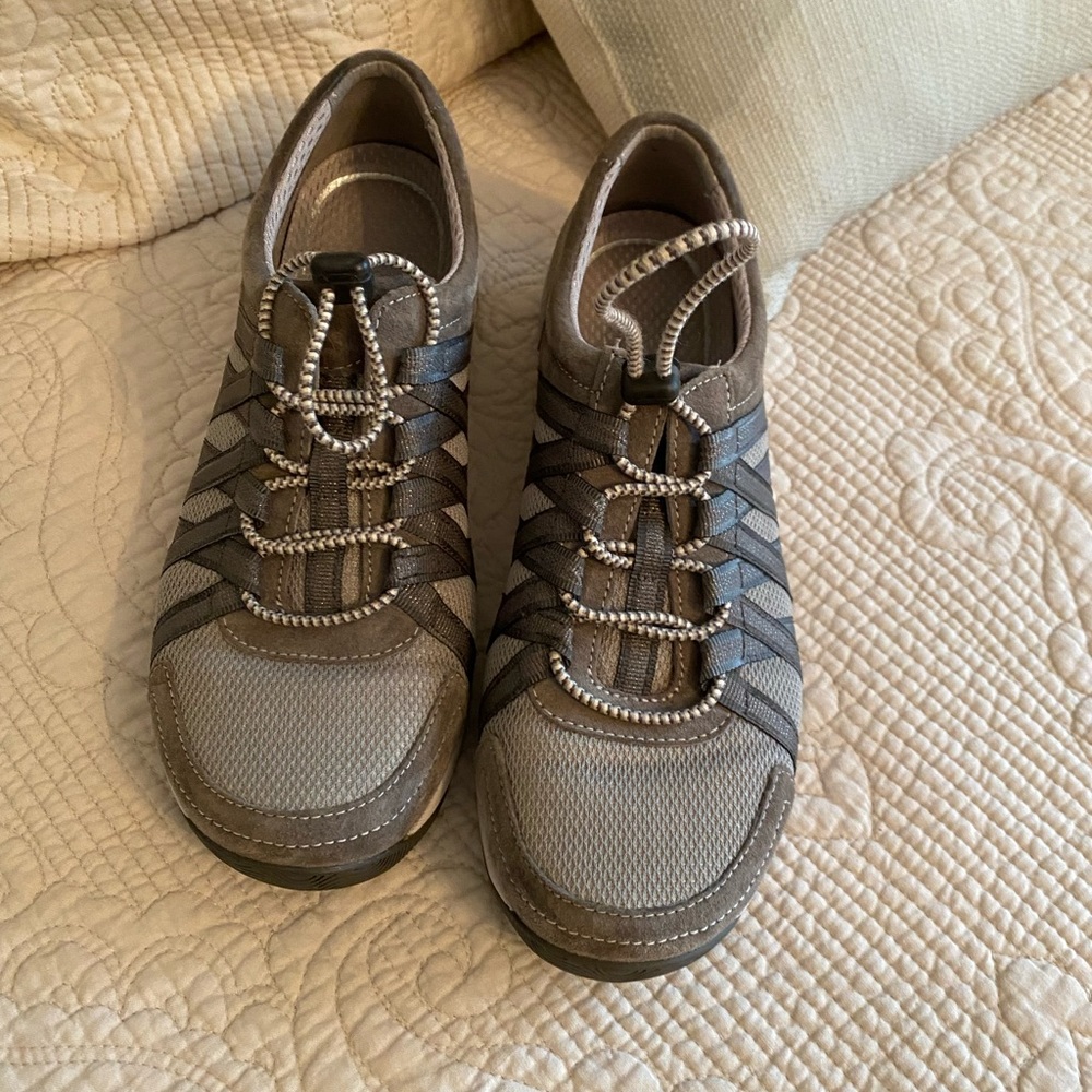 Dansko waking shoe/sneaker light and dark gray